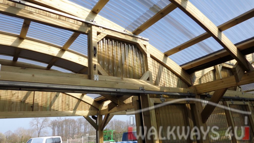 konstrukcje drewniane zadaszenia hale drewniane drewno klejone