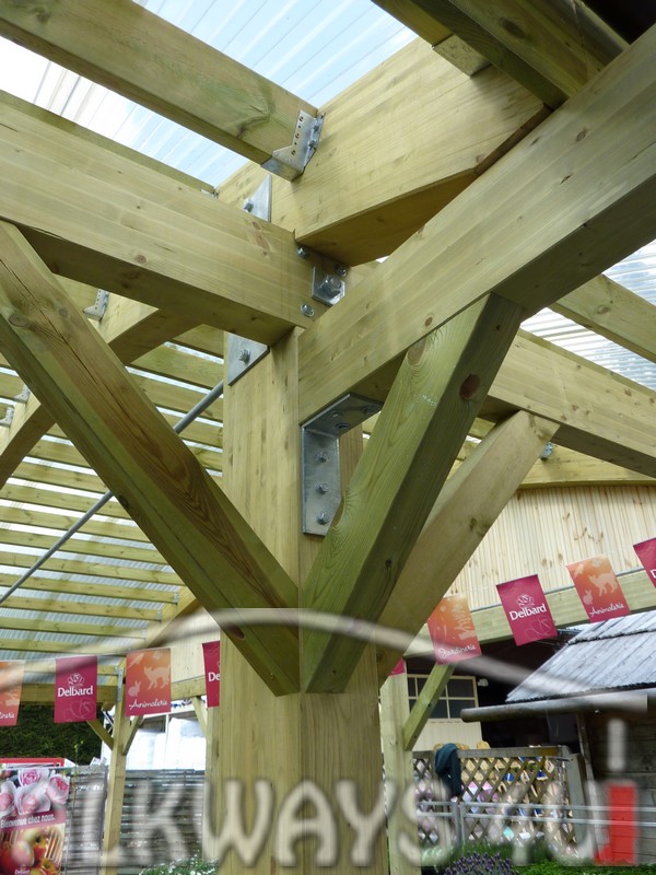 Zadaszenia wiaty tarasy konstrukcje z drewna klejonego Brwin?w