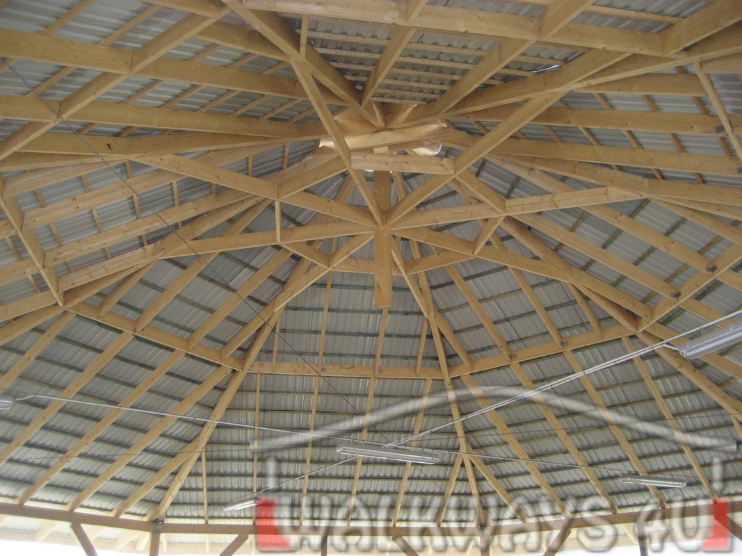 Photo 2. Fully covered lunge pen for lungeing or working horses. The fully covered roof is constructed with laminated wood