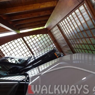 Wiata na 3 samochody drewniana drewno klejone wysoka jako?? estetyka i impregnacja. WALKWAYS4U