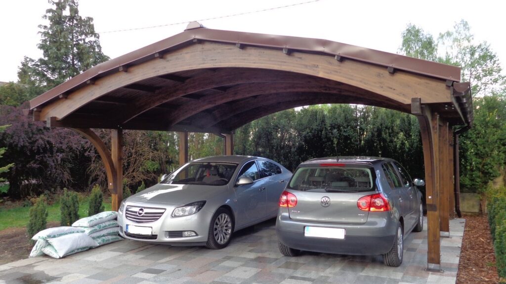 Garaże z drewna, carporty drewniane, wiaty samochodowe z drewna klejonego impregnowane zabudowane