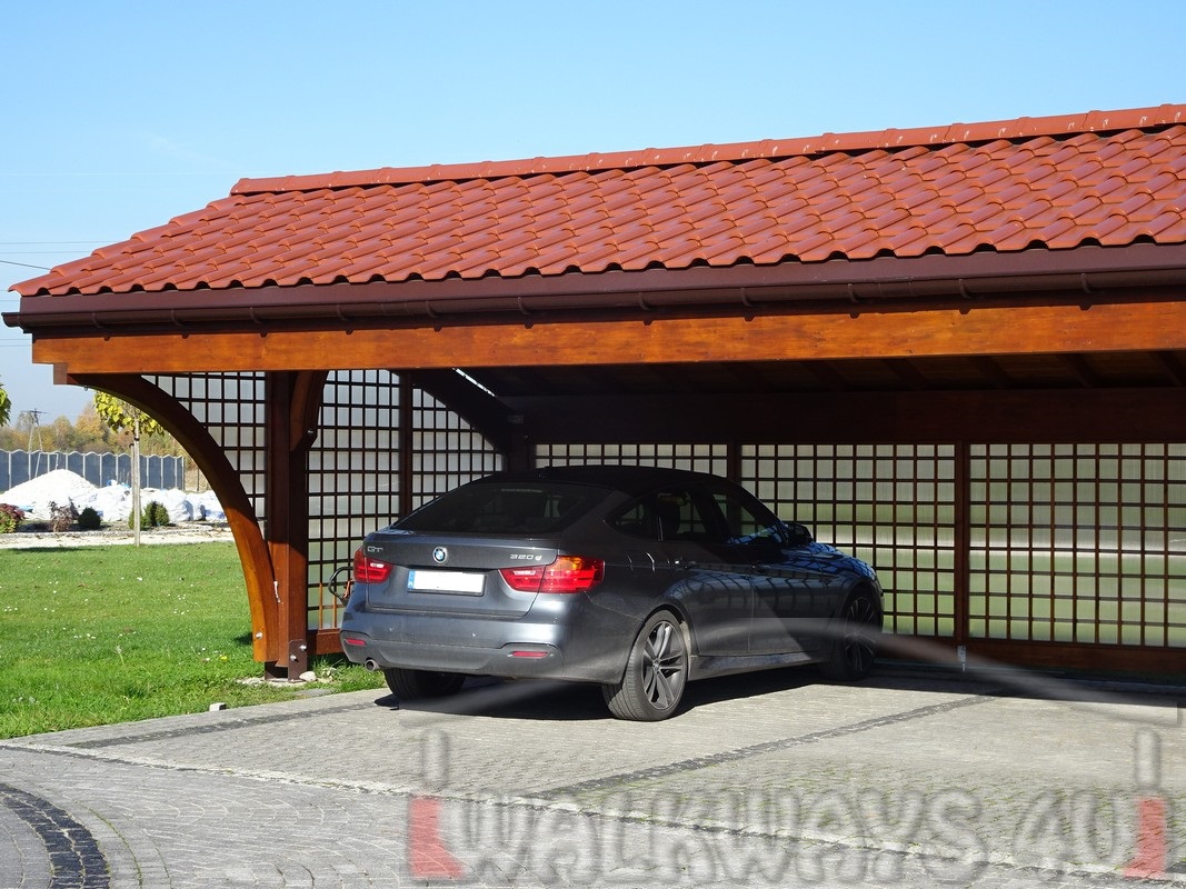 Image No 9 . Structure en bois recouverte d’une toiture en plaques ou panneaux de polycarbonate, carport