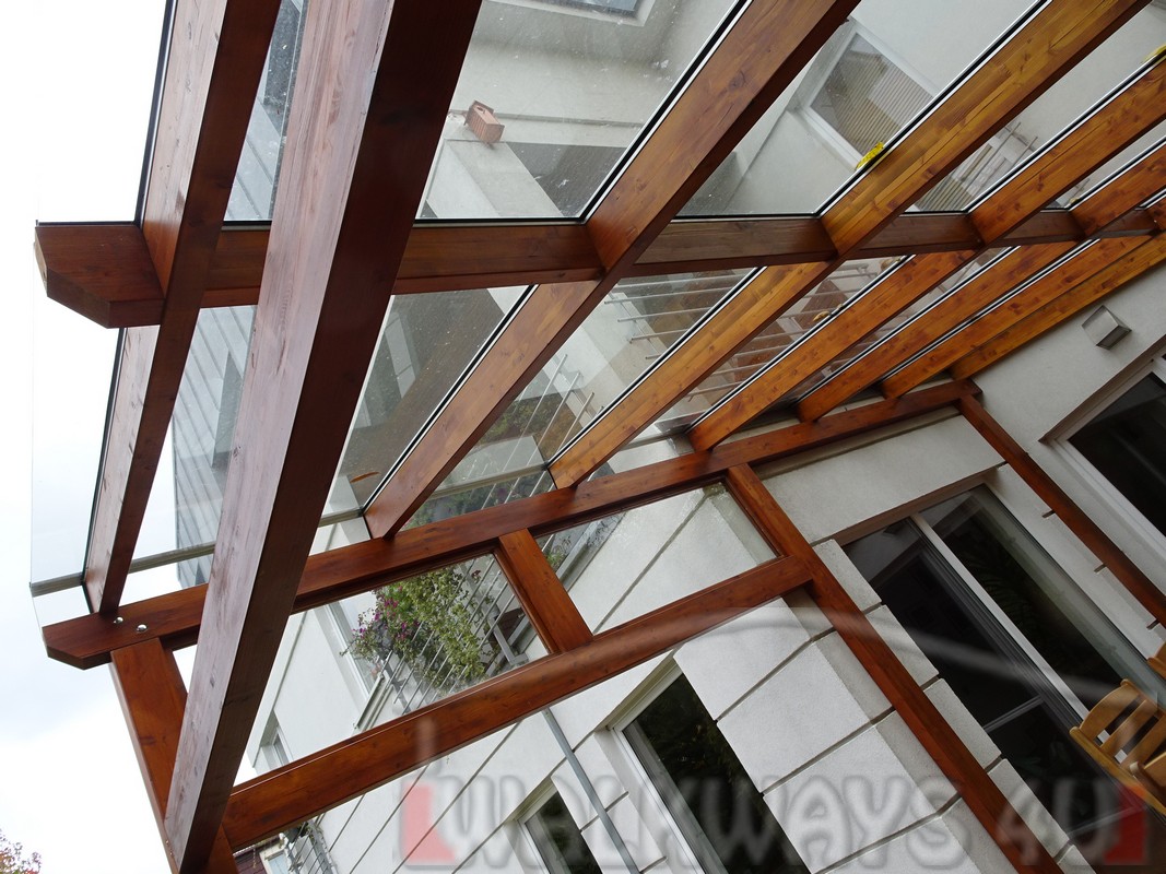 Zdjęcie nr 10. Pokrycie tarasu szkłem hartowanym konstrukcja drewniana zabudowa tarasu, szkło bezpieczne warstwowe.