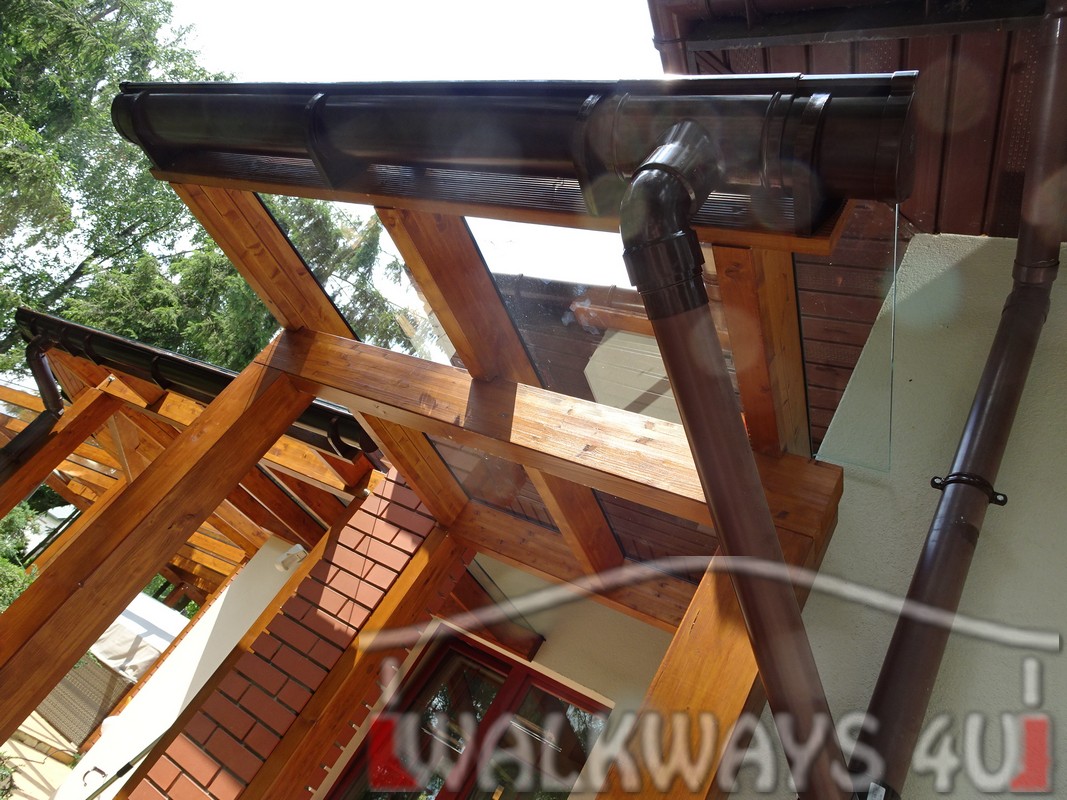 Zdjęcie nr 13. Pokrycie tarasu szkłem hartowanym na konstrukcji z drewna klejonego. Projekty indywidualne i wykonanie. 