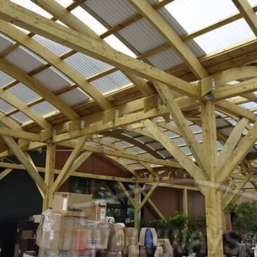 Widok 6. Budowle z drewna konstrukcyjnego zadaszenia powierzchni ekspozycyjnych i handlowych projekty i realizacja
