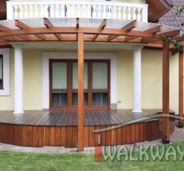 Półokrągłe koliste lub owalne zadaszenia tarasów z drewna klejonego kryte szkłem hartowanym od Walkways4U.com